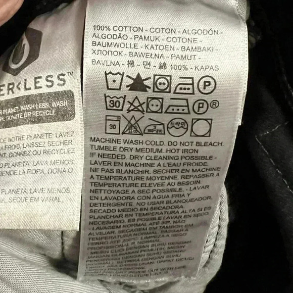 501 DISTRESSED  BLACK LEVIS JEAN SHORTS IN SIZE 24 - Picture 5 of 6